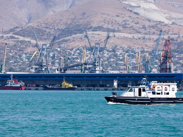 Россияне минируют гавань возле Новороссийского морского порта – 