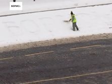 Дворники убрали надпись 