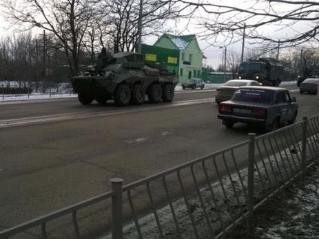 В оккупированный Симферополь въехала колонна военной техники – СМИ