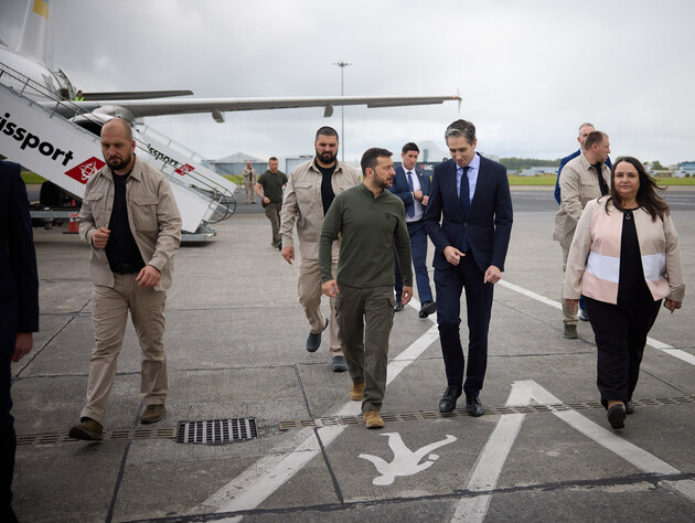 Зеленский на пути в Украину посетил Ирландию. На встрече с премьером страны они договорились о его визите в Киев