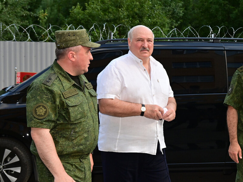 Лукашенко поручил убрать белорусские войска от границы с Украиной