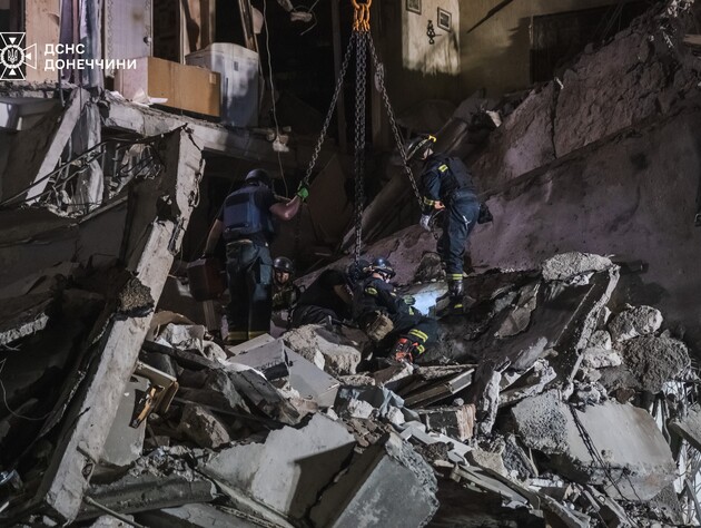 Рятувальники дістали тіла сімейної пари з-під завалів житлового будинку в Мирнограді