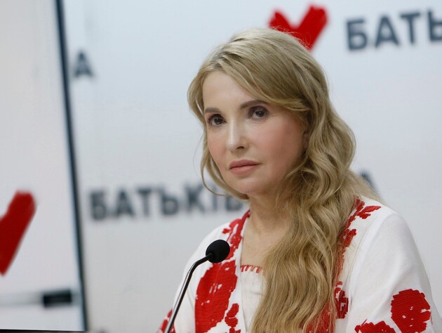 Длинные локоны, босоножки на каблуках и вышиванка за 110 тыс. грн. Юлия Тимошенко появилась на публике в новом образе. Фото 