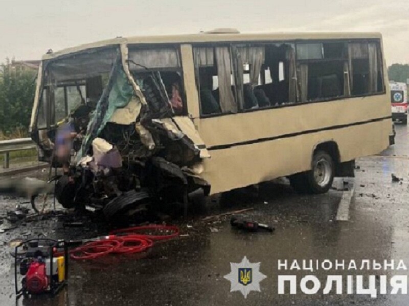 У Львівській області в ДТП з автобусом і вантажівкою загинуло чотири людини – поліція