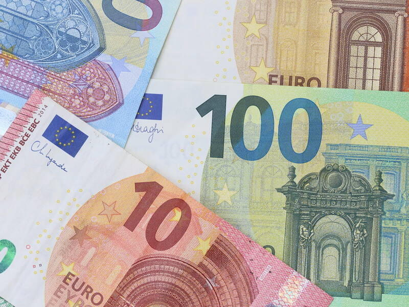 Курс евро впервые пересек отметку в 45 грн