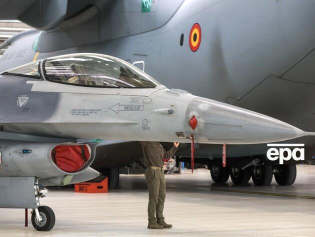 У Нідерландах пояснили, коли Україна отримає F-16, і підкреслили, що літаки є мішенню для Росії