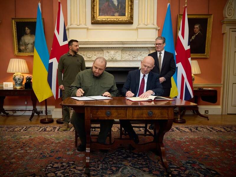Украина и Великобритания подписали кредитное соглашение на £2 млрд для финансирования оборонных нужд 