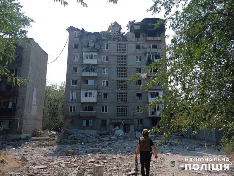 Російські окупанти обстріляли Донецьку область авіабомбами, КАБ, дронами та із РСЗВ, є загиблий і поранені – Нацполіція