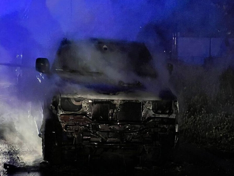В полиции опубликовали видео задержания двух человек, которых подозревают в поджоге автомобилей военных на заказ