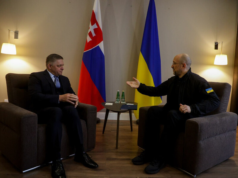Фицо в разговоре со Шмыгалем раскритиковал прекращение Украиной транзита российской нефти компании "Лукойл" в Словакию