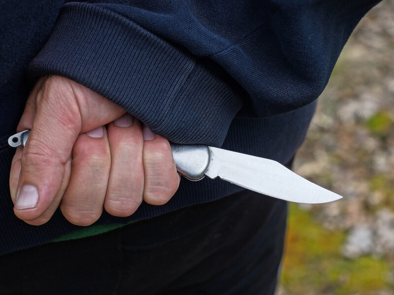 У Варшаві 26-річний чоловік напав із ножем на 15-річних українців – ЗМІ
