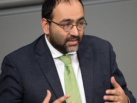 Spiegel: Депутат Бундестага не может попасть в США из-за иммиграционного указа Трампа