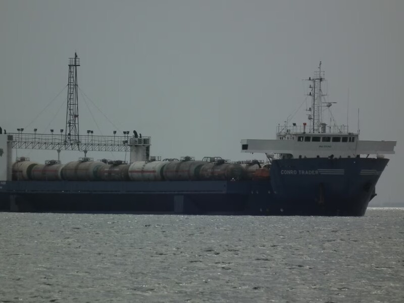 В порту Кавказ, вероятно, был поражен паром Conro Trader, доставлявший топливо в оккупированный Крым – СМИ