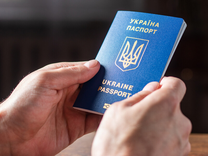 Українці за кордоном можуть знову подавати заявки на оформлення паспортів – ДП "Документ"