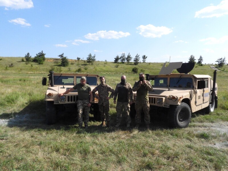 "Интерпайп" Пинчука передала военным два бронированных Hummer