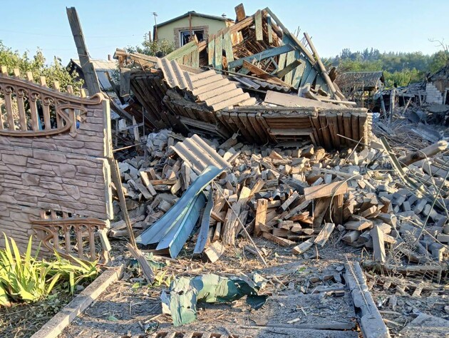 В Купянской общине снаряд попал между двумя многоквартирными домами, пострадали люди