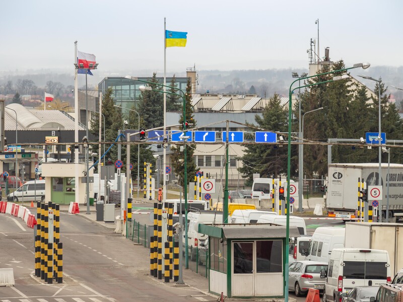 Українська митниця попередила про ймовірні затримки під час перетину кордону