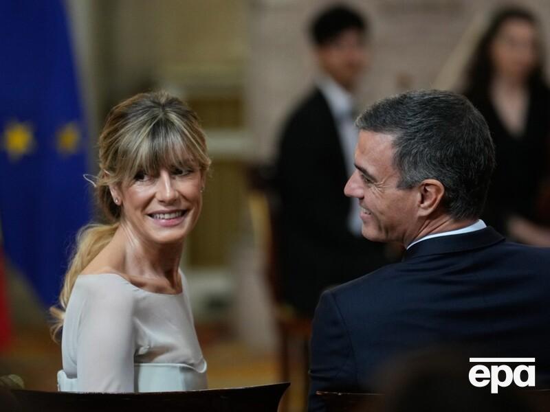 Прем'єр-міністр Іспанії відмовився давати свідчення у справі проти дружини