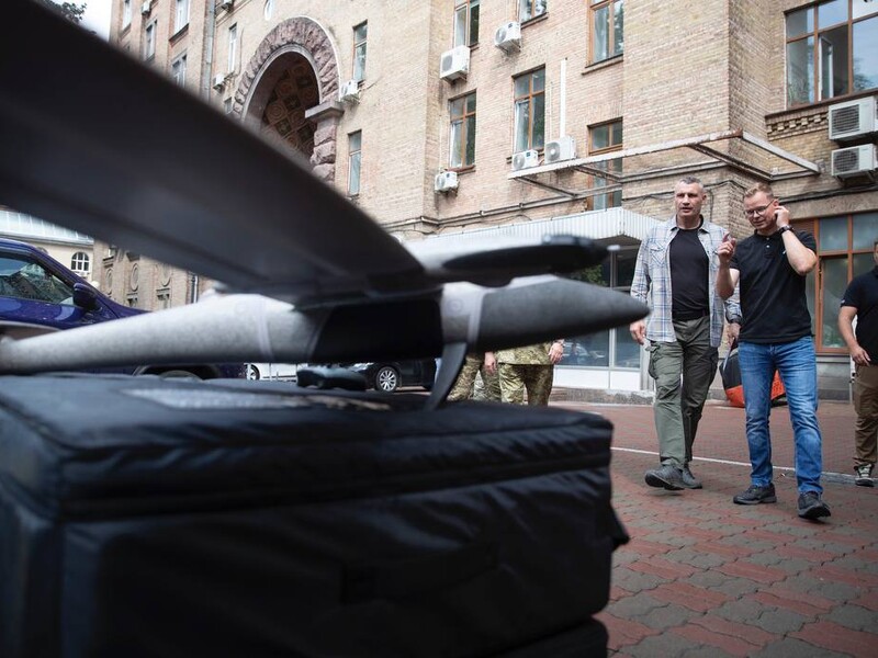 Кличко передал пограничникам первую партию картографических дронов для контроля границ