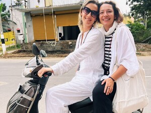 Воспитывает близняшек, училась в Харькове, а работает в Германии. Что известно о возлюбленной Зои Мозговой, которая совершила каминг-аут