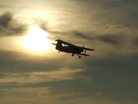 В России судебный пристав залез на крыло взлетающего самолета, чтобы его остановить