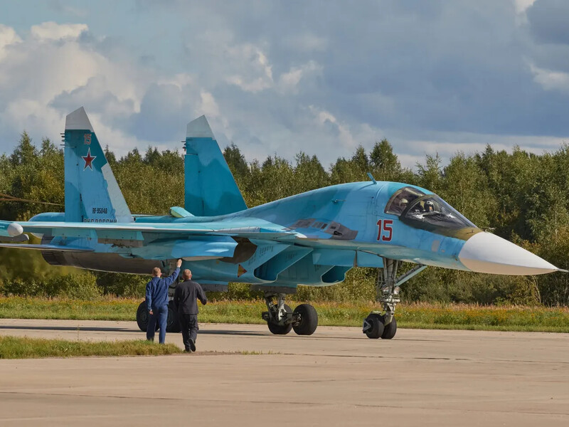 Генштаб подтвердил атаку ВСУ, СБУ и ГУР на аэродром Морозовск в Ростовской области РФ, есть попадание в склад с авиабомбами