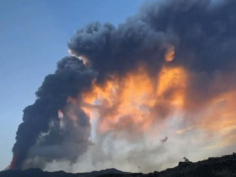 На Сицилії вивергається Етна, міста вкрив вулканічний попіл. Відео