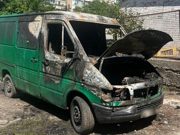 У Києві затримали підлітка, якого підозрюють у підпалі автомобілів військових