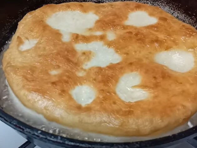 Добавьте это к муке – и тесто получится мягкое и вкусное. Секрет пышных коржиков к чаю без дрожжей 