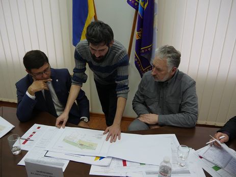 Обстрелы Авдеевки продолжаются, жителей начали эвакуировать в соседние города – Жебривский