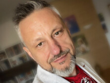 Мы снова вернулись на первые полосы, и только ленивый не рисует 