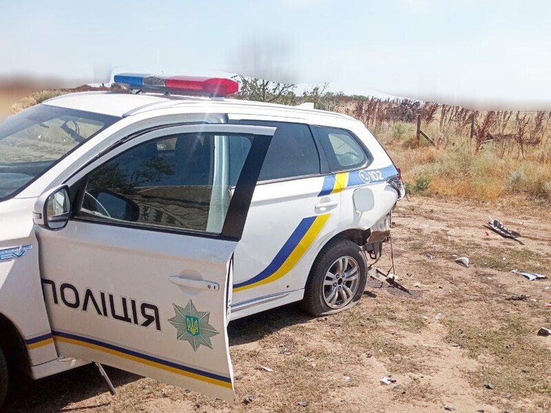 В Николаевской области оккупанты дроном атаковали полицейский автомобиль, ранены трое патрульных. Фото