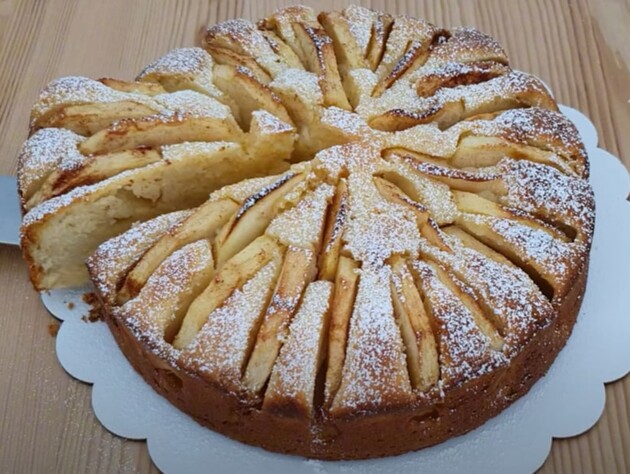 Смешайте это с яйцами – и пирог с яблоками получится высокий и ароматный. Быстрый и простой рецепт теста