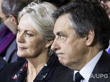 Кандидата в президенты Франции Фийона подозревают в незаконных выплатах из бюджета своей жене