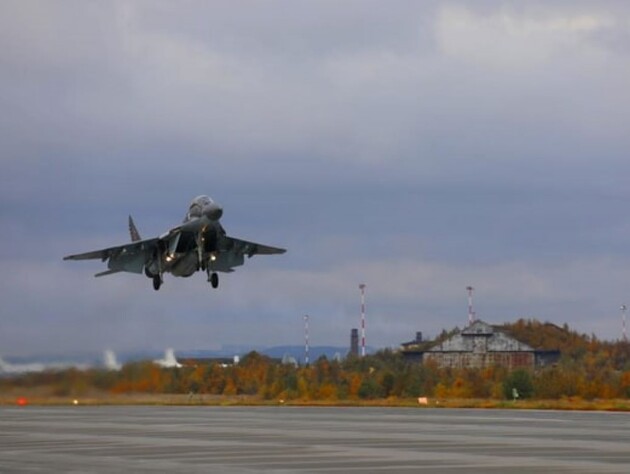 Росія передислоковує бойову авіацію в зону недосяжності Storm Shadow і ATACMS, однак Україна може мати й інші важливі цілі в РФ – ISW