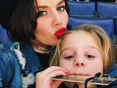 Пятилетняя дочь Седоковой красит губы