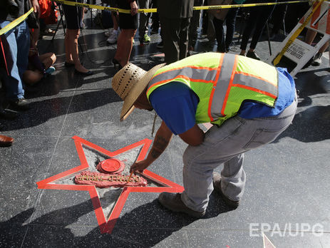 Боровой: Звезду Трампа на Голливудском бульваре каждый день разбивают, а потом писают на нее и какают