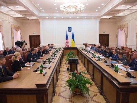 Кабмин увеличил единоразовую помощь семьям погибших и пострадавших на Евромайдане