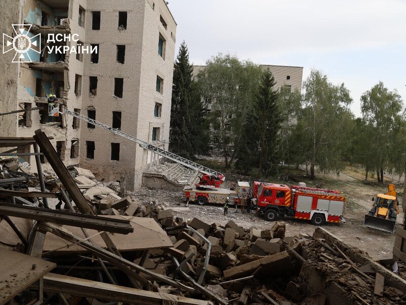 Розбір завалів у військовому інституті в Полтаві завершили, ідентифікація тіл ще триває – ДСНС