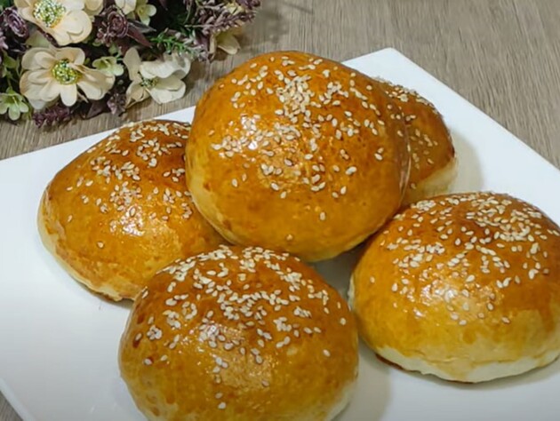 Зробіть це двічі – і булочки будуть м'якими й пухкими. Рецепт тіста