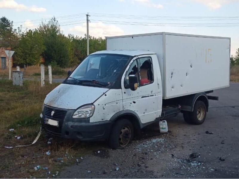 Оккупанты атаковали дроном хлебовоз в Сумской области, ранен водитель