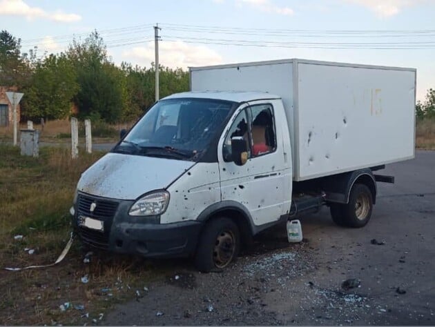 Окупанти атакували дроном хлібовоз у Сумській області, поранено водія