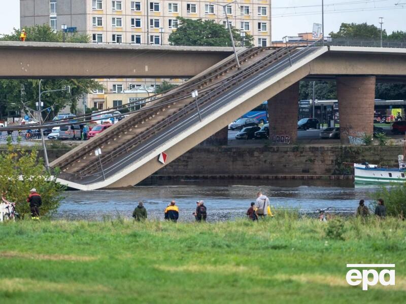 В Дрездене обрушилась часть моста через Эльбу