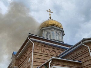 У Нікополі через обстріл РФ горів храм УПЦ МП. Фото, відео