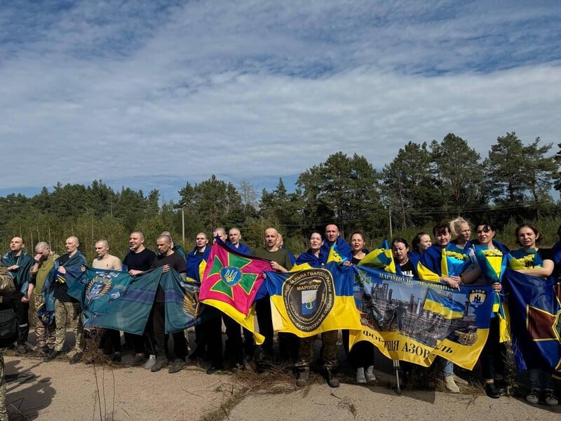 Из плена вернули 49 военных и гражданских украинцев и украинок – Зеленский