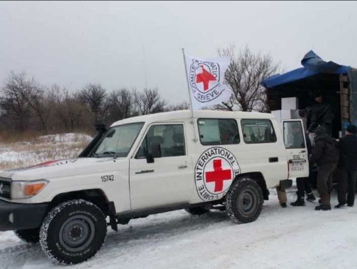 Аваков: К работникам Госслужбы по ЧС в Авдеевке присоединилась миссия Международного комитета Красного Креста
