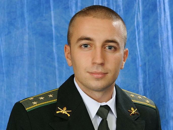 Порошенко наградил посмертно погибшего под Авдеевкой военного Андрея Кизило
