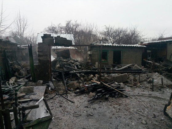 Під час нічного обстрілу Авдіївки зруйновано вісім будинків – поліція