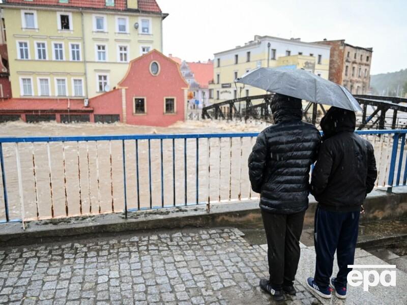 Негода й далі вирує у Європі, у Польщі заявили про першого загиблого від повені