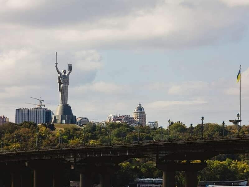 Якість повітря в Києві поступово покращується, але концентрація шкідливих речовин усе ще перевищує норму – КМДА